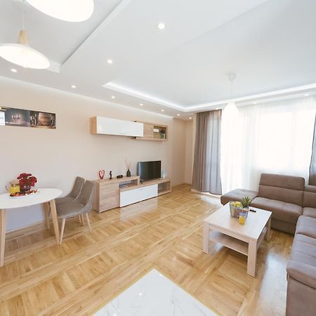 Apartment Luxury Explorer بودغوريتْسا المظهر الخارجي الصورة