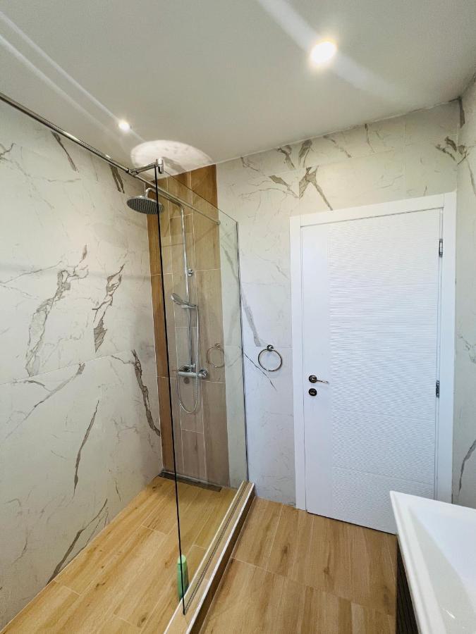 Apartment Luxury Explorer بودغوريتْسا المظهر الخارجي الصورة