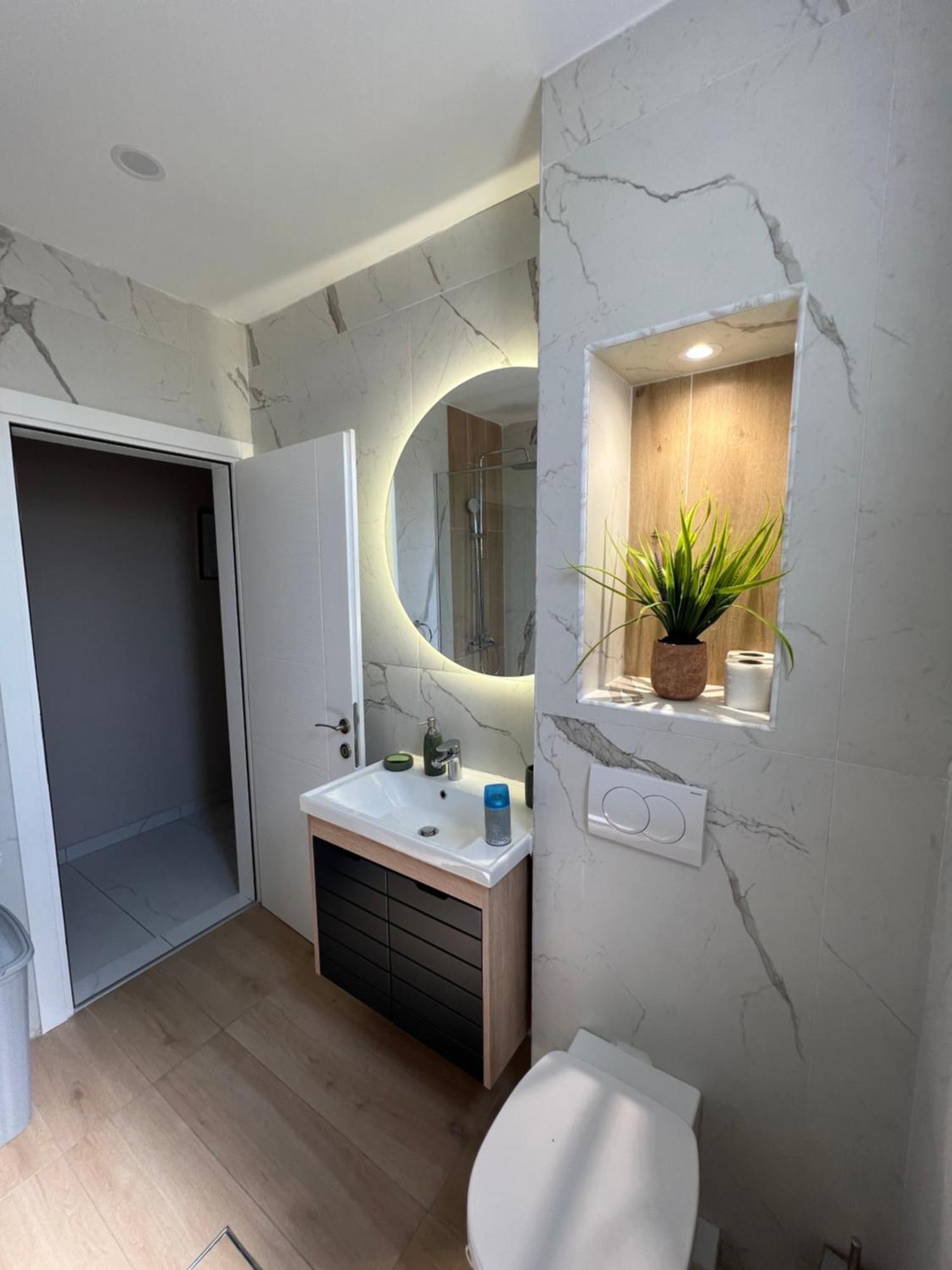 Apartment Luxury Explorer بودغوريتْسا المظهر الخارجي الصورة