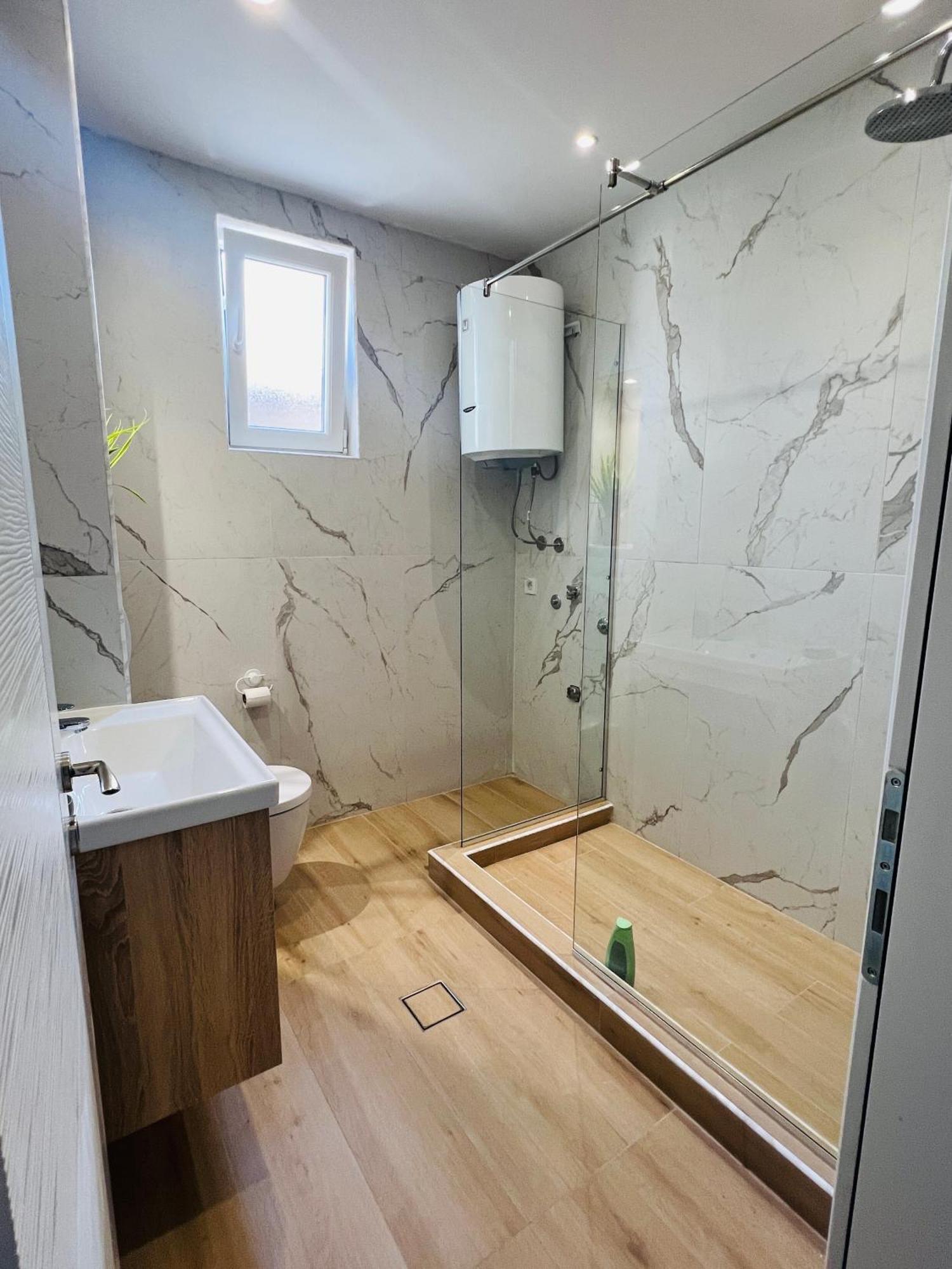 Apartment Luxury Explorer بودغوريتْسا المظهر الخارجي الصورة