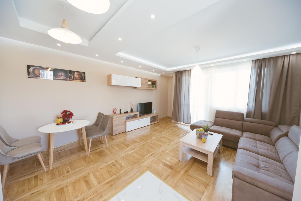 Apartment Luxury Explorer بودغوريتْسا المظهر الخارجي الصورة